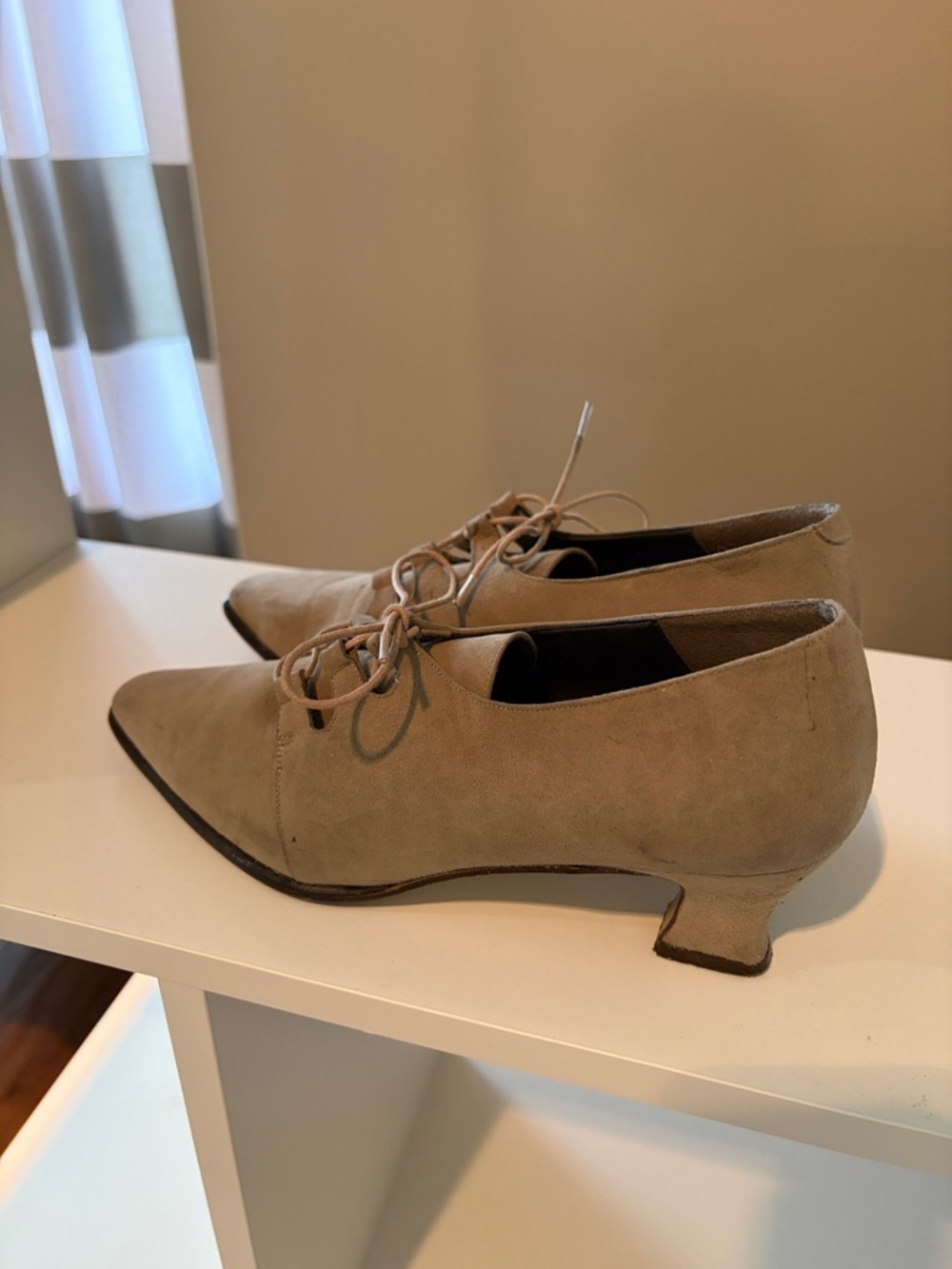 Vintage Women's Taupe Suede Lace-Up Kitten Heel Oxfords by Aldo